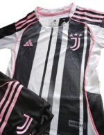 Jersey (Playera) Uniforme de Niño Juventus Local 25/26. - Imagen 2